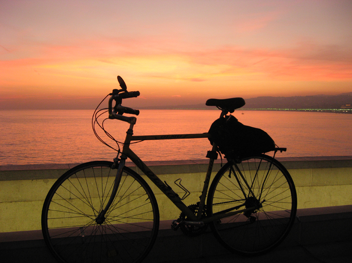 Promenade le soir avec vélo