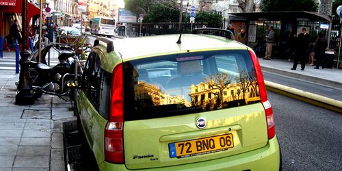 Voiture avec reflet